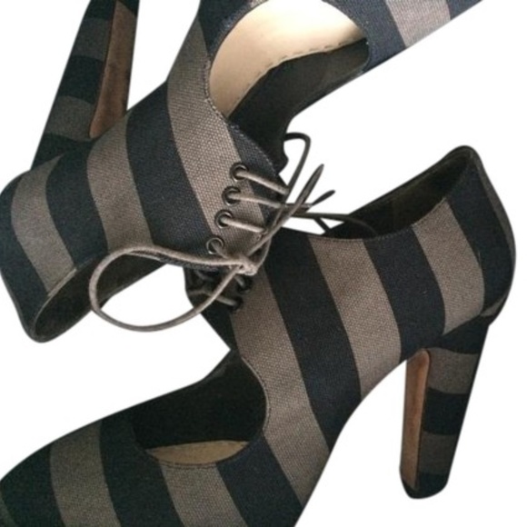 Prada Black/Grey Pumps - Picture 1 of 6